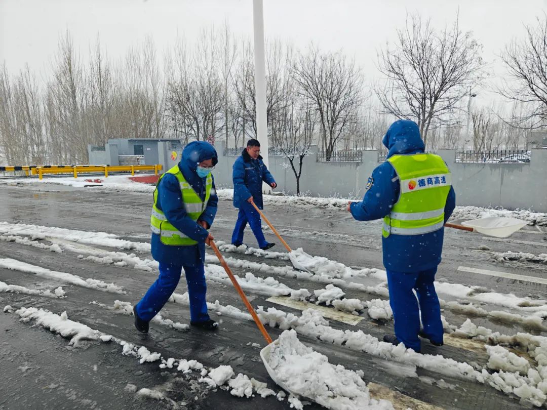 迎雪出擊！德商高速清冰除雪護(hù)坦途